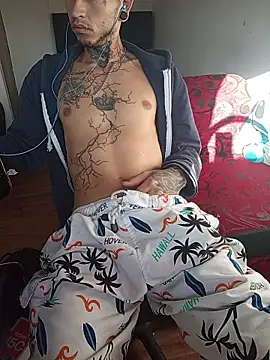 Snapshot of Tattoboy19cm chatting on April 30, 12:11 pm Tattoboy19cm online show from April 30, 12:11 pm