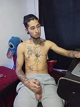 Snapshot of Tattoboy19cm chatting on May 16, 2:19 am Tattoboy19cm online show from May 16, 2:19 am