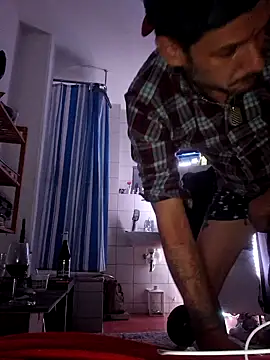 Snapshot of a7ex chatting on December 7, 5:04 am a7ex online show from December 7, 5:04 am