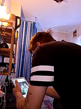 Snapshot of a7ex chatting on January 14, 3:32 am a7ex online show from January 14, 3:32 am