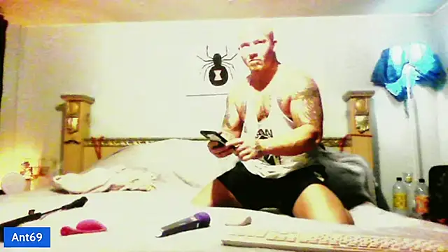 Snapshot of AntMeich6969 chatting on October 6, 1:58 am AntMeich6969 online show from October 6, 1:58 am