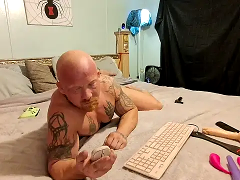 Snapshot of AntMeich6969 chatting on October 15, 8:31 pm AntMeich6969 online show from October 15, 8:31 pm