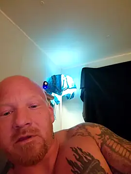 Snapshot of AntMeich6969 chatting on October 18, 12:24 am AntMeich6969 online show from October 18, 12:24 am