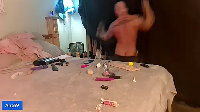 Snapshot of AntMeich6969 chatting on October 18, 3:02 pm AntMeich6969 online show from October 18, 3:02 pm