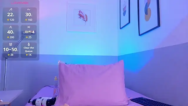 cutepetitee online show from March 31, 7:25 pm