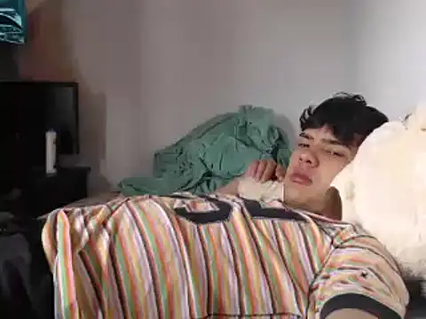 Snapshot of dani_titan320 chatting on October 3, 6:49 pm dani titan320 online show from October 3, 6:49 pm