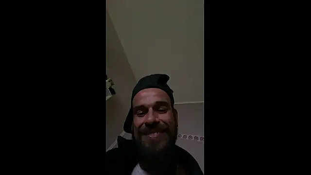 Snapshot of DjDiCKmannOnE chatting on June 4, 2:17 am DjDiCKmannOnE online show from June 4, 2:17 am