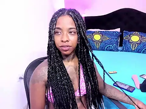 Snapshot of Pauline_Fox chatting on May 8, 9:53 pm Pauline Fox online show from May 8, 9:53 pm