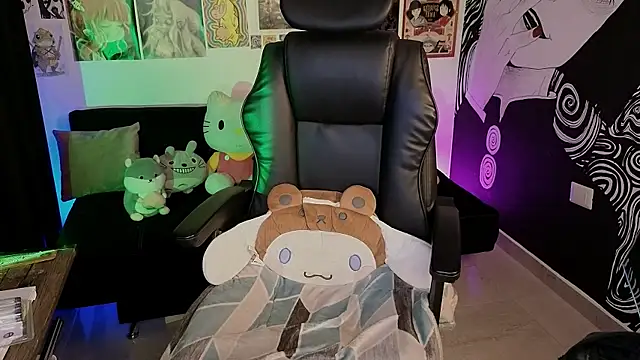 Yuhwan  online show from February 11, 12:26 am