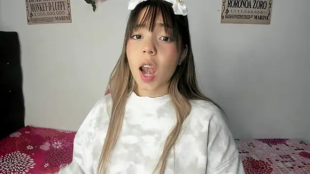 Snapshot of emma_grays2 chatting on June 7, 6:33 pm emma grays2 online show from June 7, 6:33 pm