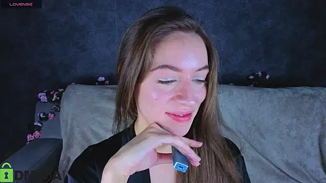 Agnes Wells online show from November 18, 9:25 am