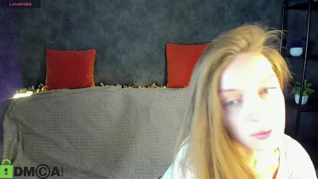 Agnes Wells online show from April 26, 1:14 am