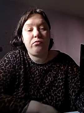 Snapshot of Feuchtekitty92@xh chatting on April 15, 6:53 am Feuchtekitty92xh online show from April 15, 6:53 am