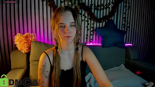 Casey Sweeet online show from January 6, 11:29 pm