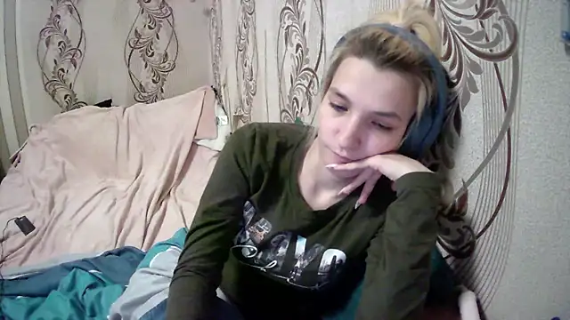 AlissaClark online show from April 30, 8:48 pm