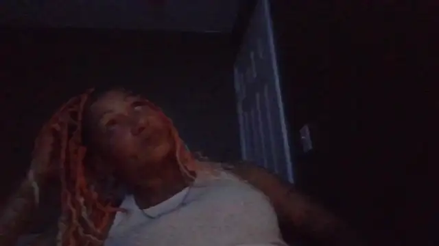 Snapshot of Flossee chatting on September 20, 9:32 am Flossee online show from September 20, 9:32 am