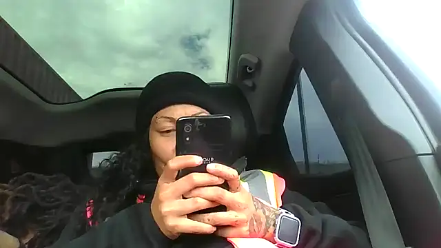 Snapshot of Flossee chatting on November 12, 7:57 pm Flossee online show from November 12, 7:57 pm