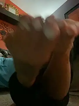 Snapshot of starsaligned chatting on October 27, 5:22 am starsaligned online show from October 27, 5:22 am