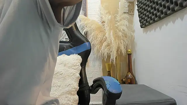 Snapshot of nextboywell1 chatting on February 13, 7:32 pm nextboywell1 online show from February 13, 7:32 pm