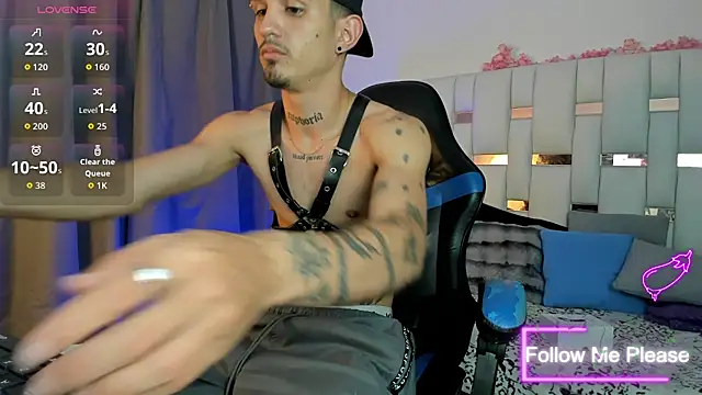 Snapshot of nextboywell1 chatting on March 3, 3:34 am nextboywell1 online show from March 3, 3:34 am