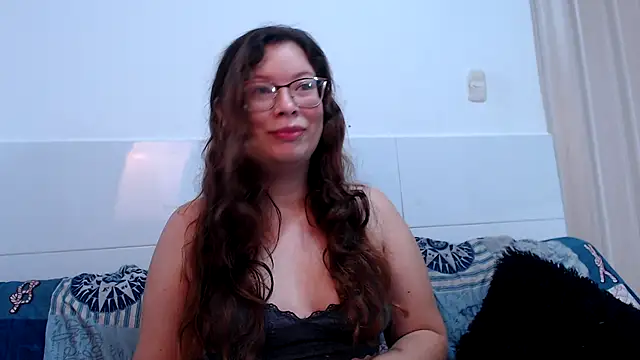Snapshot of zoewhite2 chatting on December 1, 2:11 pm zoewhite2 online show from December 1, 2:11 pm