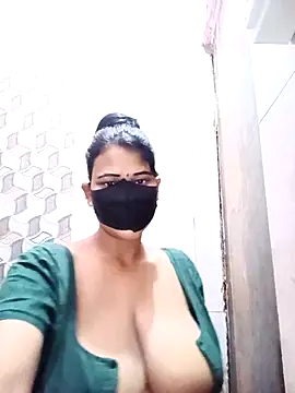 Snapshot of varnika chatting on April 12, 8:19 am varnika online show from April 12, 8:19 am
