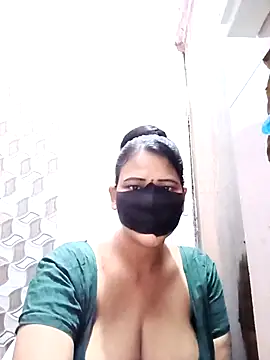 Snapshot of varnika chatting on April 16, 8:04 am varnika online show from April 16, 8:04 am