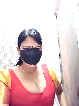 Snapshot of varnika chatting on April 26, 10:35 am varnika online show from April 26, 10:35 am