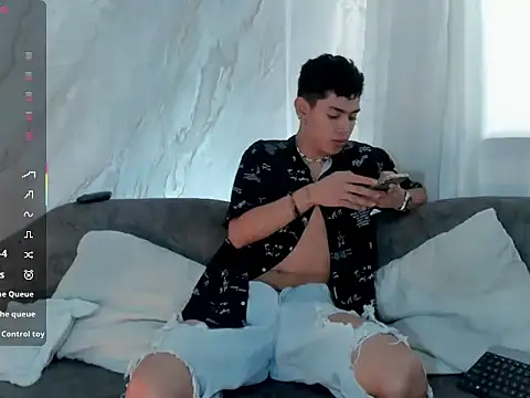 LoganTwink18 online show from February 22, 4:05 pm