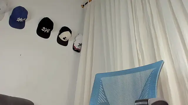 Snapshot of santi_xximo chatting on September 24, 12:14 am santi xximo online show from September 24, 12:14 am