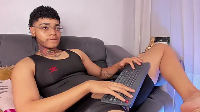 Snapshot of santi_xximo chatting on November 9, 10:19 pm santi xximo online show from November 9, 10:19 pm