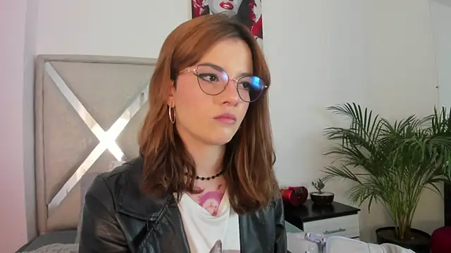 Snapshot of abby_jones2 chatting on February 11, 3:22 am abby jones2 online show from February 11, 3:22 am