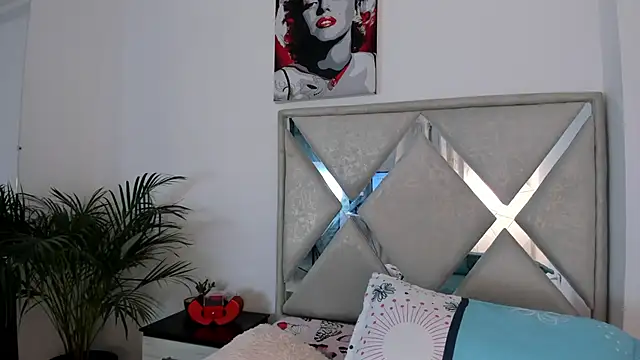 Snapshot of abby_jones2 chatting on February 18, 3:13 am abby jones2 online show from February 18, 3:13 am