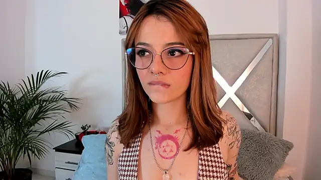 Snapshot of abby_jones2 chatting on February 19, 3:46 am abby jones2 online show from February 19, 3:46 am