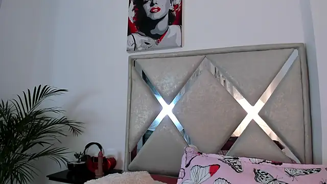 Snapshot of abby_jones2 chatting on February 20, 6:48 am abby jones2 online show from February 20, 6:48 am