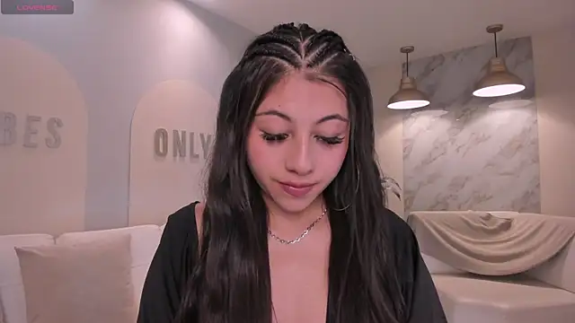 Snapshot of EsmeraldaGrace1 chatting on October 2, 3:24 am EsmeraldaGrace1 online show from October 2, 3:24 am