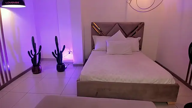 AmbarJames  online show from January 8, 12:18 pm