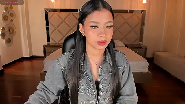 SophieHouston  online show from April 22, 3:31 am