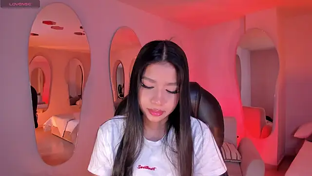 Snapshot of SophieHouston_ chatting on May 8, 3:12 am SophieHouston online show from May 8, 3:12 am
