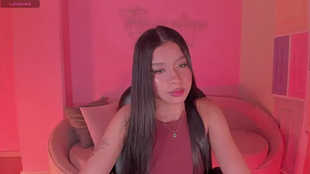 Snapshot of SophieHouston_ chatting on May 12, 3:14 am SophieHouston online show from May 12, 3:14 am
