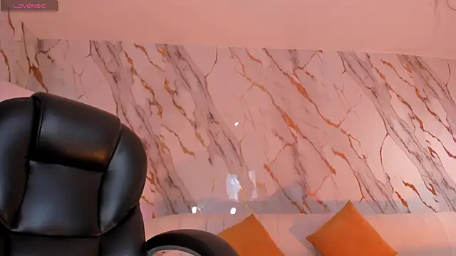 Snapshot of SophieHouston_ chatting on May 28, 4:10 am SophieHouston online show from May 28, 4:10 am