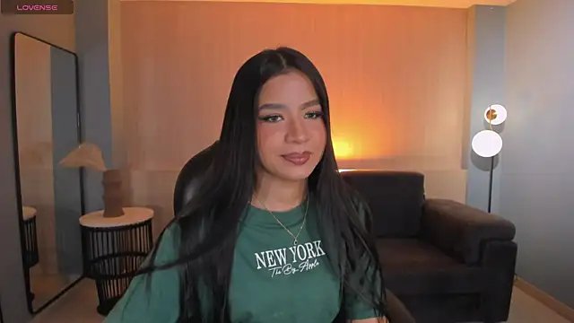 Snapshot of SophieHouston_ chatting on June 2, 2:35 am SophieHouston online show from June 2, 2:35 am
