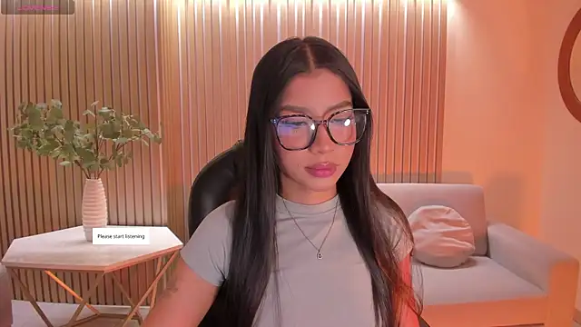 Snapshot of SophieHouston_ chatting on June 8, 4:57 am SophieHouston online show from June 8, 4:57 am
