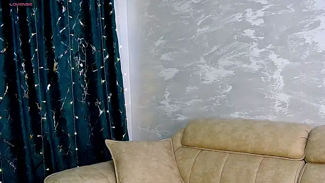 KaylaLewys online show from January 16, 6:34 pm