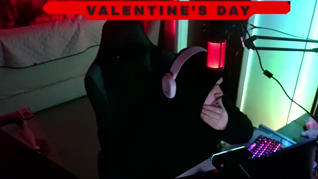 Snapshot of Bigboyballen chatting on February 15, 12:29 am Bigboyballen online show from February 15, 12:29 am