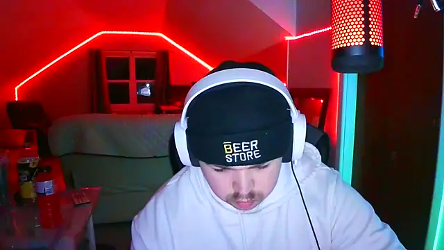 Snapshot of Bigboyballen chatting on February 25, 12:20 am Bigboyballen online show from February 25, 12:20 am