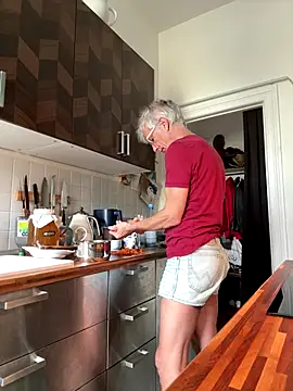 Snapshot of SexyLeon8 chatting on September 22, 12:18 pm SexyLeon8 online show from September 22, 12:18 pm