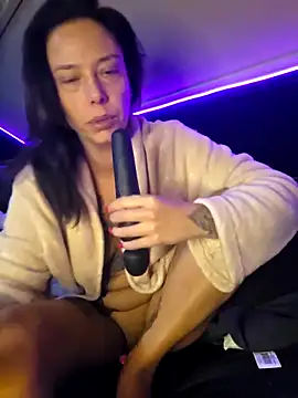 littleladyshelly online show from November 11, 5:29 am