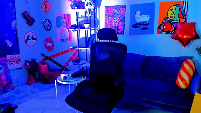 MaryHarrys online show from April 30, 2:29 am