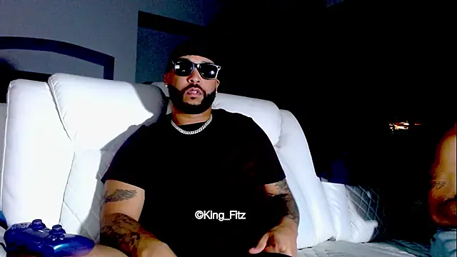 Snapshot of KING_FITZ chatting on April 28, 1:15 am KING FITZ online show from April 28, 1:15 am